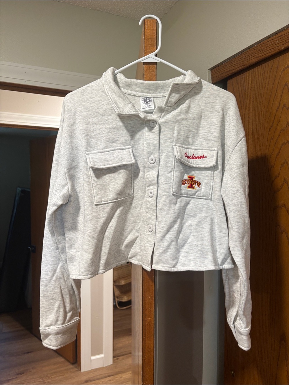 Rivalry Threads Light Gray Crop Button-Up with Iowa State Embroidered Patch